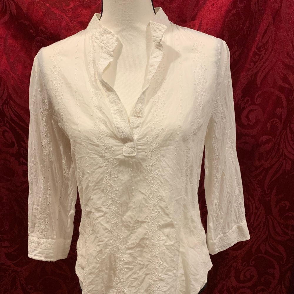 GAP Eyelet White Top